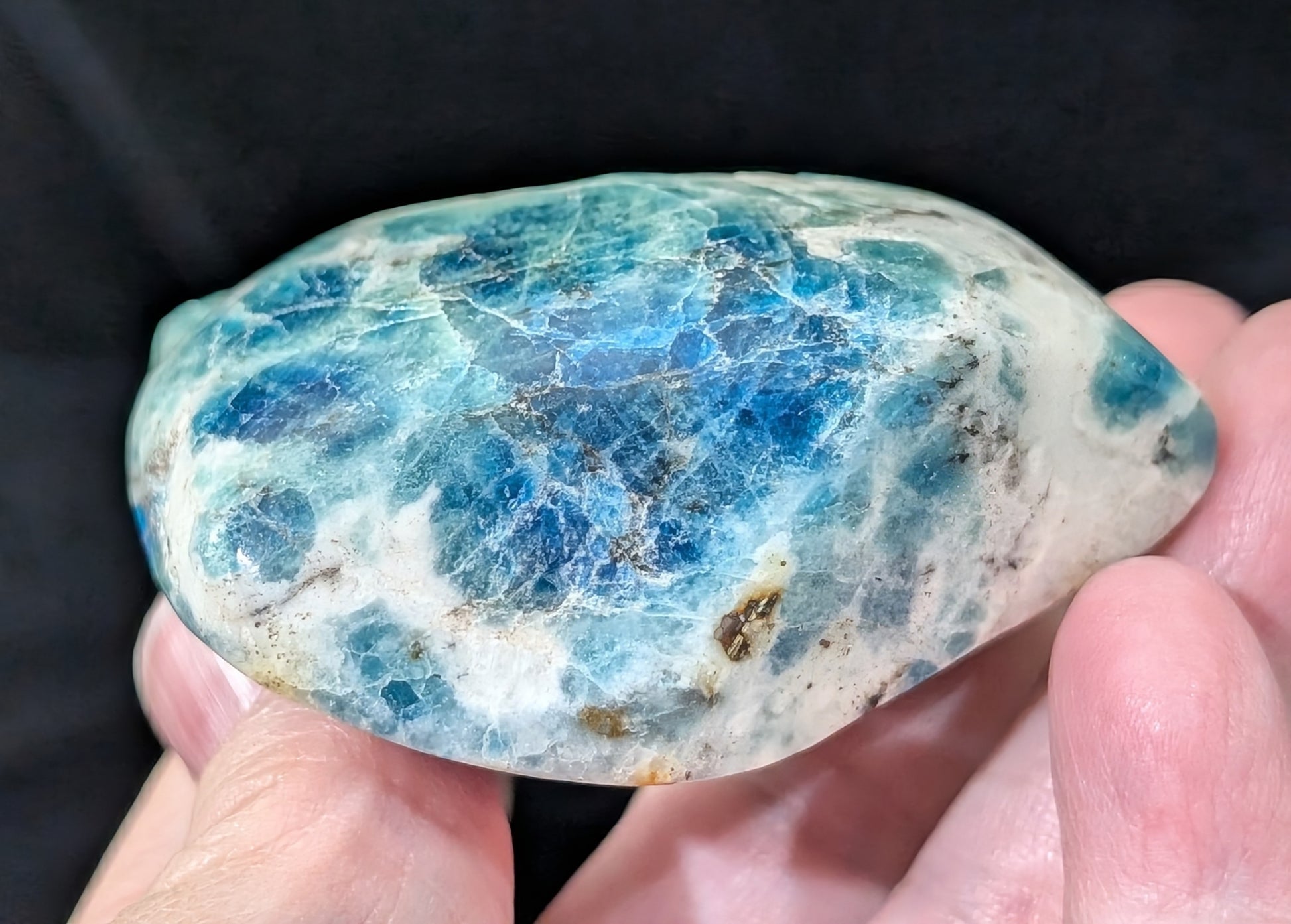 UV Reactive Sodalite Freeform