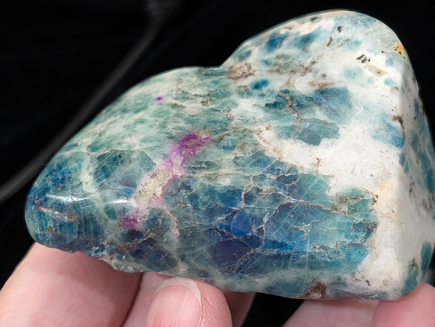UV Reactive Sodalite Freeform