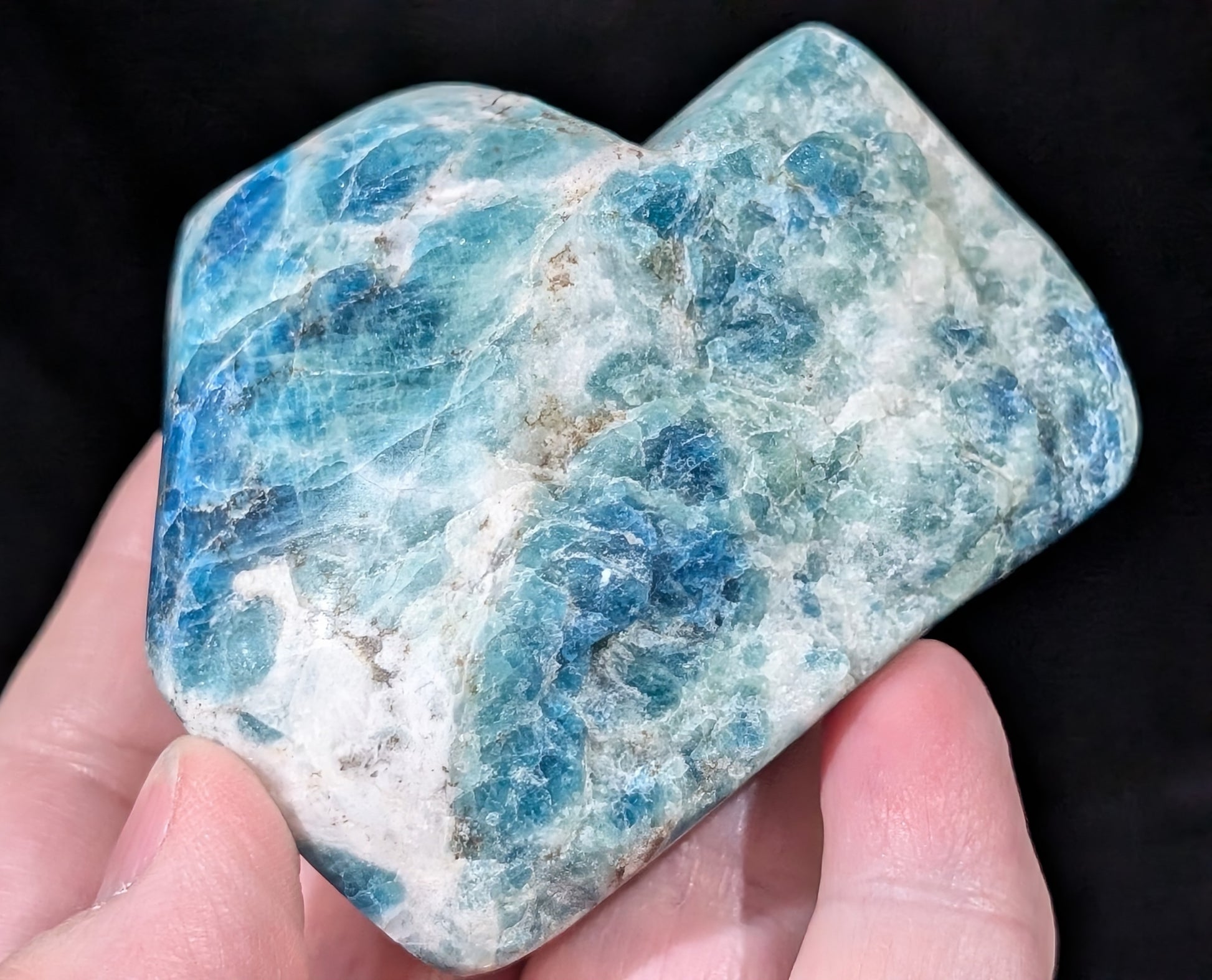 UV Reactive Sodalite Freeform