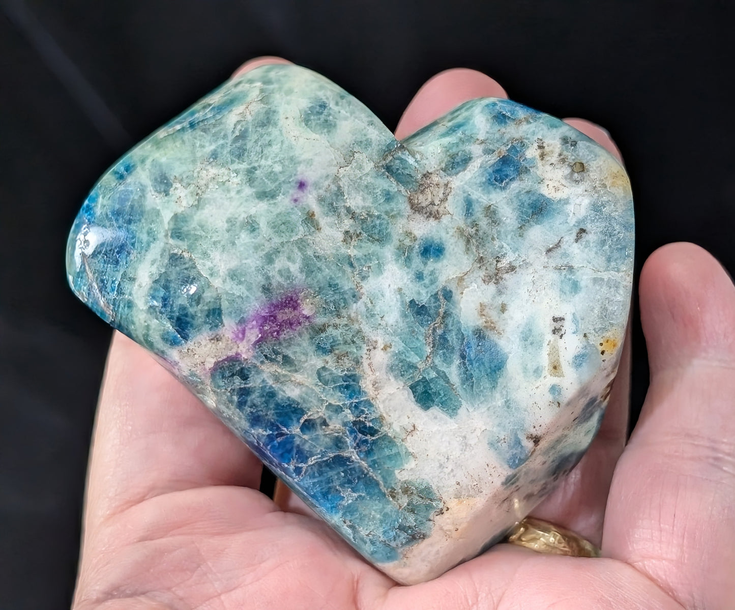 UV Reactive Sodalite Freeform