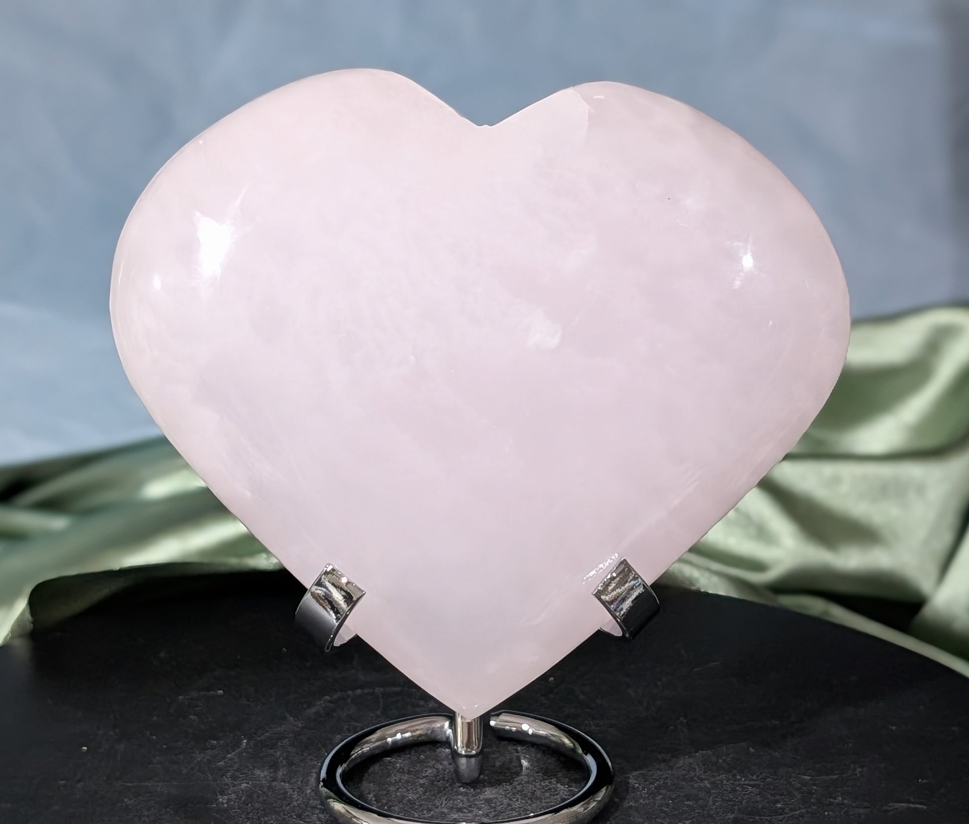 XL UV Reactive Pink Mangano Heart