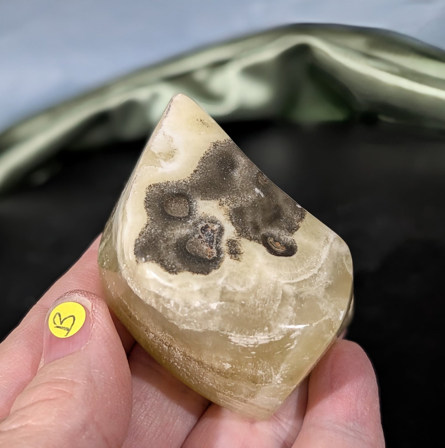 Yellow Brucite Freeform 1B2