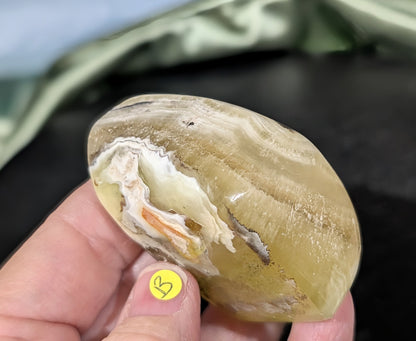 Yellow Brucite Freeform 1B3