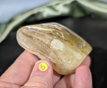 Yellow Brucite Freeform 1B4