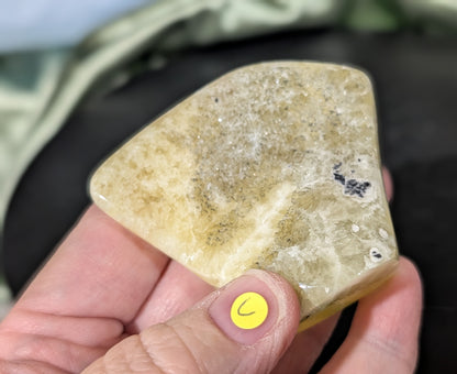 Yellow Brucite Freeform 1C2