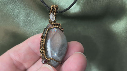 Flashy Labradorite Pendant